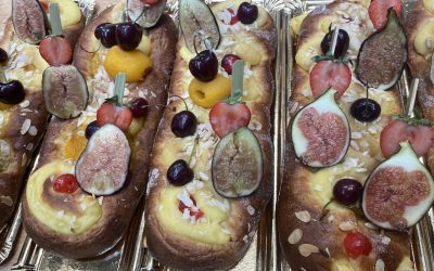 Las Cocas de Sant Joan copan los escaparates de las panaderías y pastelerías valencianas