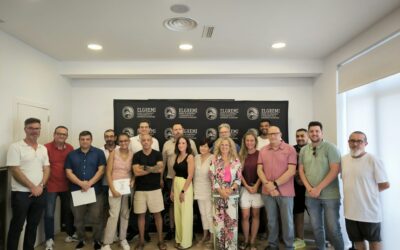 El Gremio de Panaderos y Pasteleros de Valencia entrega las donaciones recaudadas a los hornos afectados por la DANA