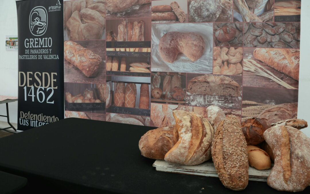 La II Feria Artesana del Pan acerca al público la tradición panadera y gastronómica valenciana