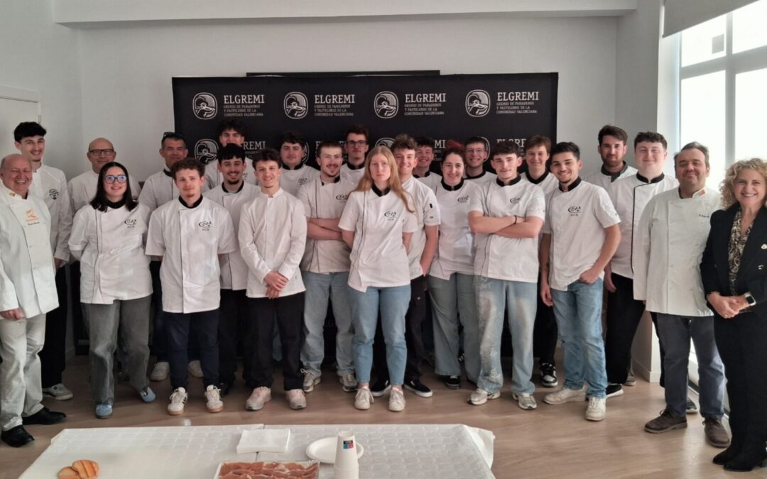 Estudiantes franceses se forman en panadería y pastelería tradicional valenciana