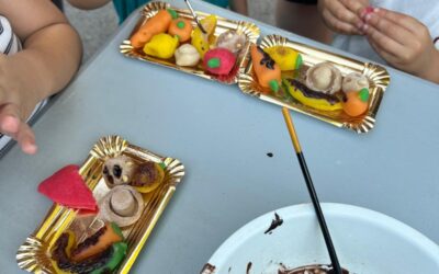 Los niños y niñas de Forn d’Alcedo, La Torre y Castellar se ponen manos a la masa para elaborar la tradicional Mocadorà de Sant Donís